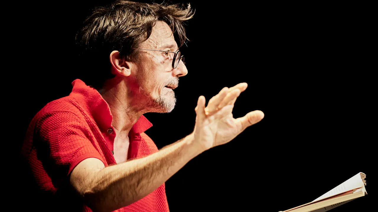 Festival ZOOM #9 / Carte blanche à Stanislas Nordey / Debout, la joie de David Léon