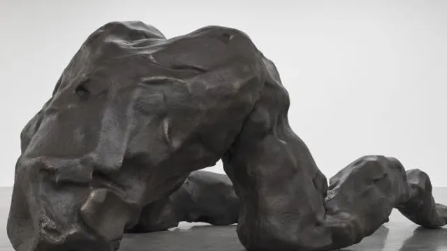 Tracey Emin sur le parvis des Droits-de-l'Homme