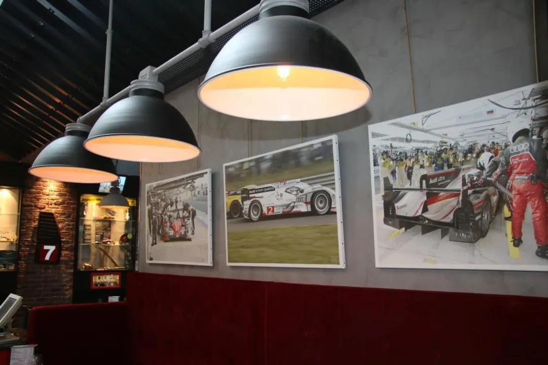 Auto Passion Café Restaurant Bar Paris