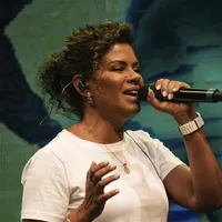 Nívea Soares