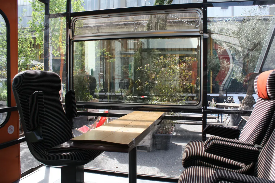 Ground Control Restaurant Bar Paris