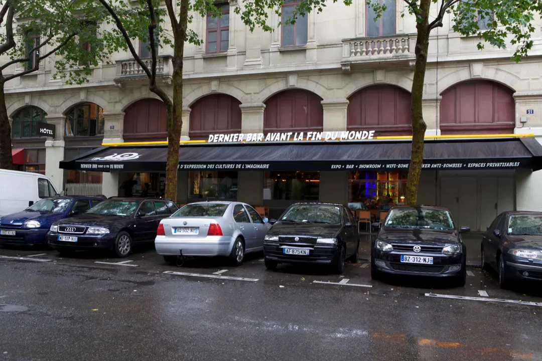 Le Dernier Bar avant la Fin du Monde Bar Paris
