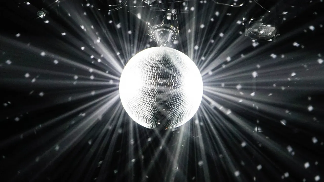 Soirée black and white: samedi 11 novembre  au Chalet du Lac