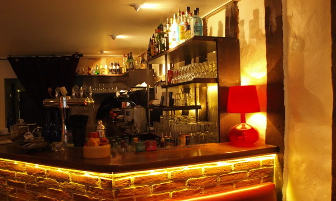 Le Petit Café Restaurant Bar Paris