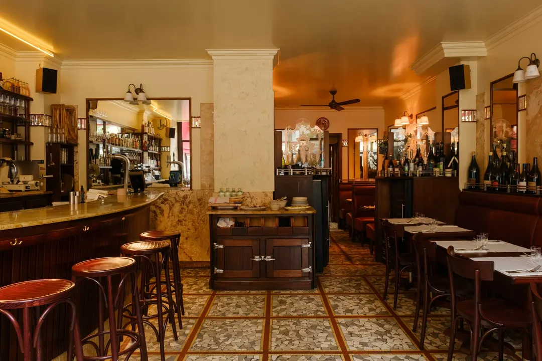 A La Renaissance Restaurant Bar Paris