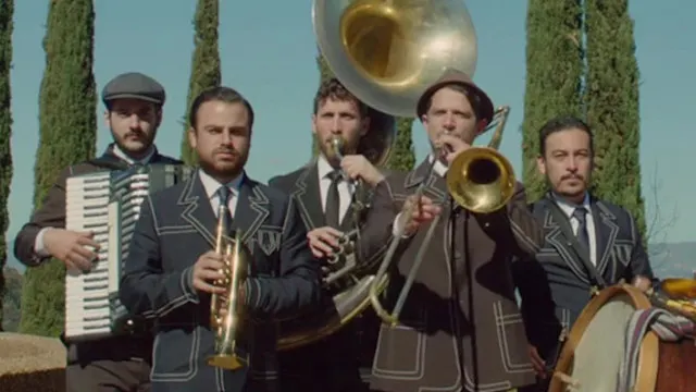 The Blasting Company performs « Over The Garden Wall »