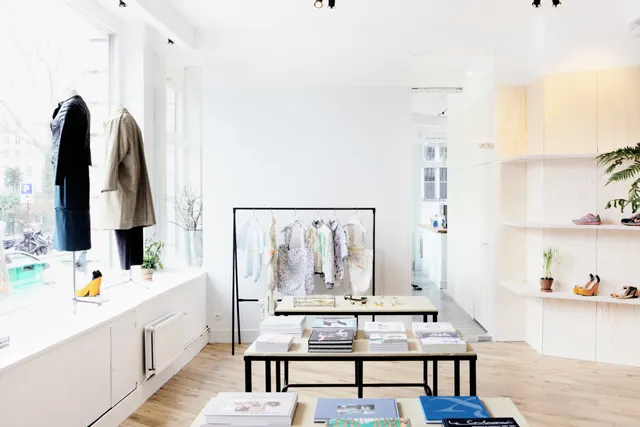 The Broken Arm, boutique moderne