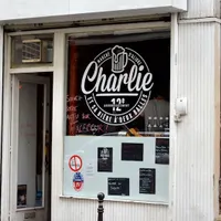 Charlie... et sa bière à deux balles