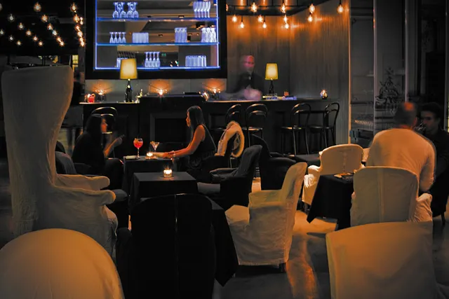 Blind Bar