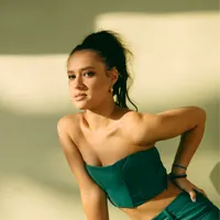 Elle Hollis