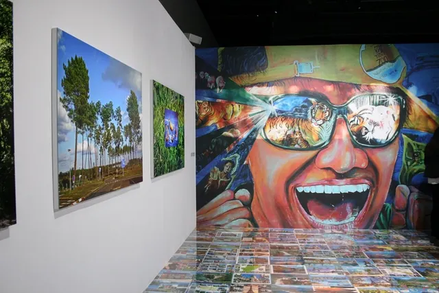 Rester Vivant : Michel Houellebecq, bien en forme, au Palais de Tokyo