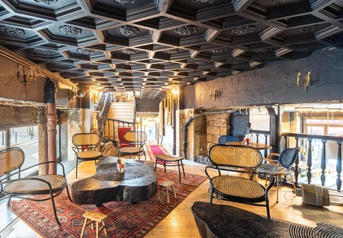 Le Neuvième Sauvage Restaurant Bar Paris
