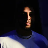 yzeeH B