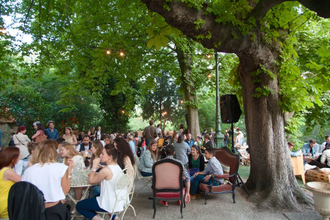 Le Pavillon Puebla Bar Restaurant Paris