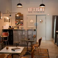 Le Tigre Yoga Club