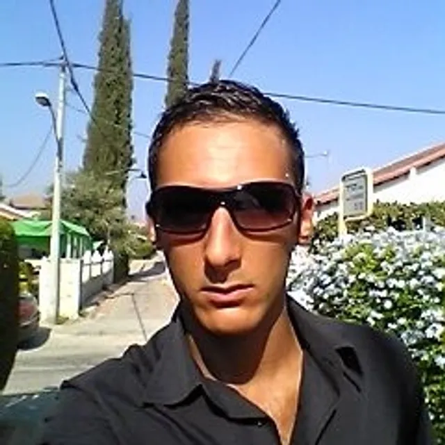 Yony M