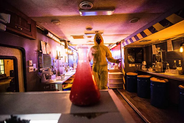 Un van laboratoire à cocktails façon Breaking Bad débarque à Paris
