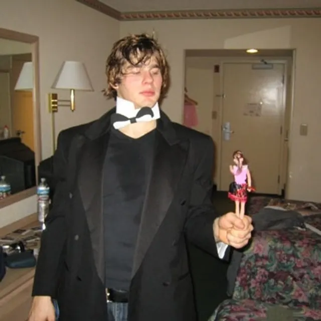 Nicolas R