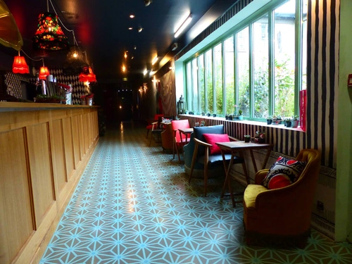 Le Bar à Bulles de la Machine du Moulin Rouge Bar Restaurant Paris