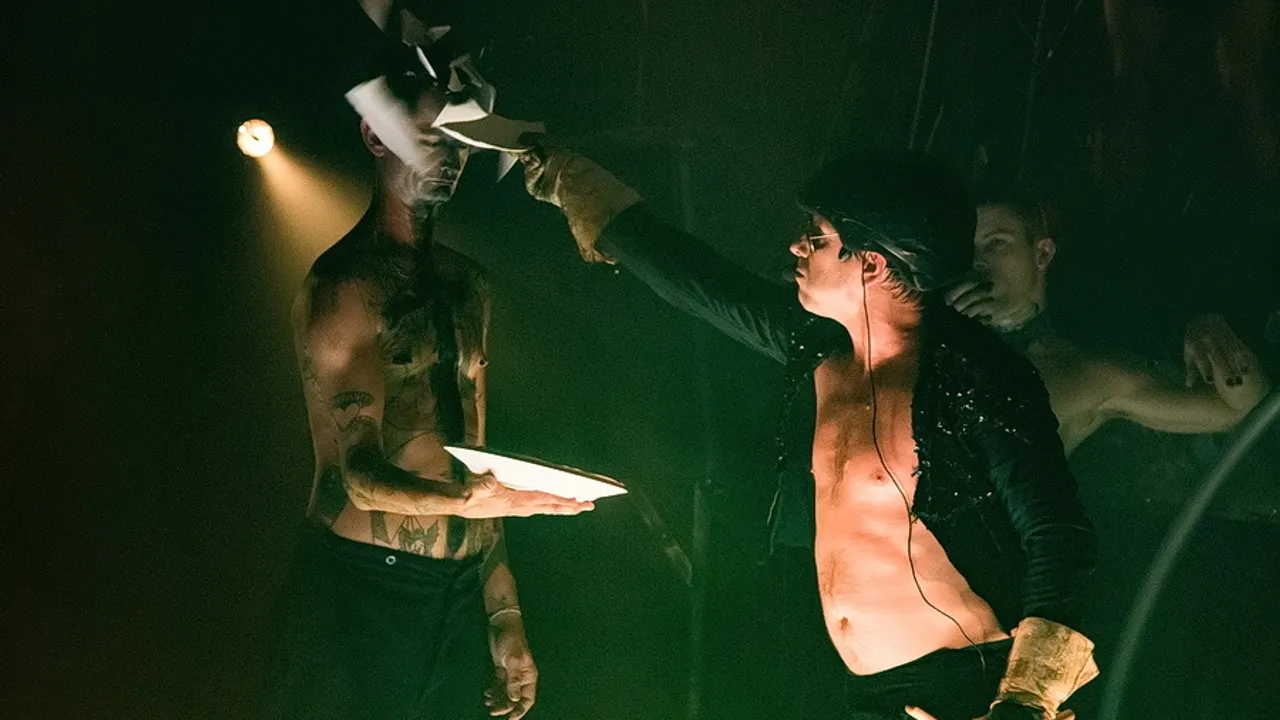 ELECTRIC SIDESHOW