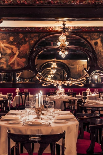 Maxim's Restaurant Bar Paris