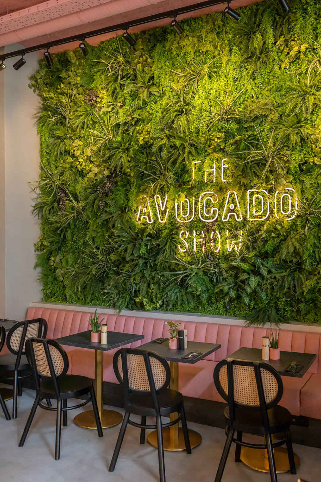 Avocado Show Restaurant Paris