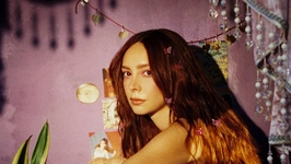 LØLØ « God Forbid a Girl Goes on Tour »