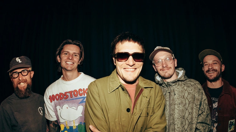 NECK DEEP