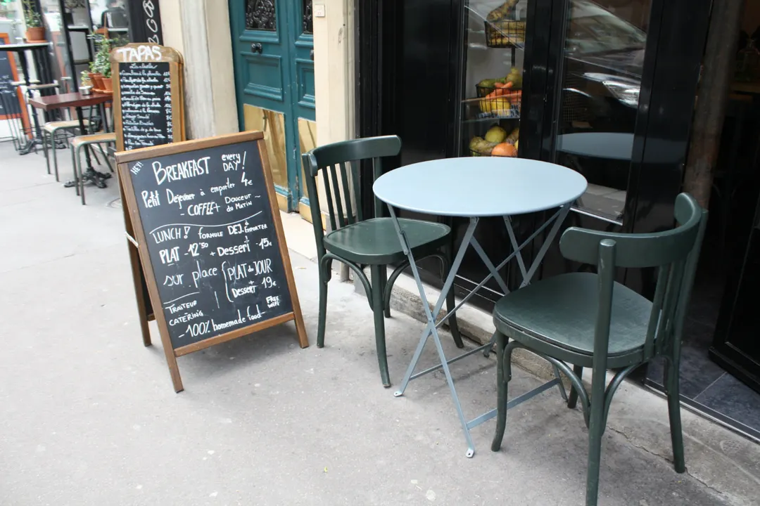 Boy Restaurant Paris