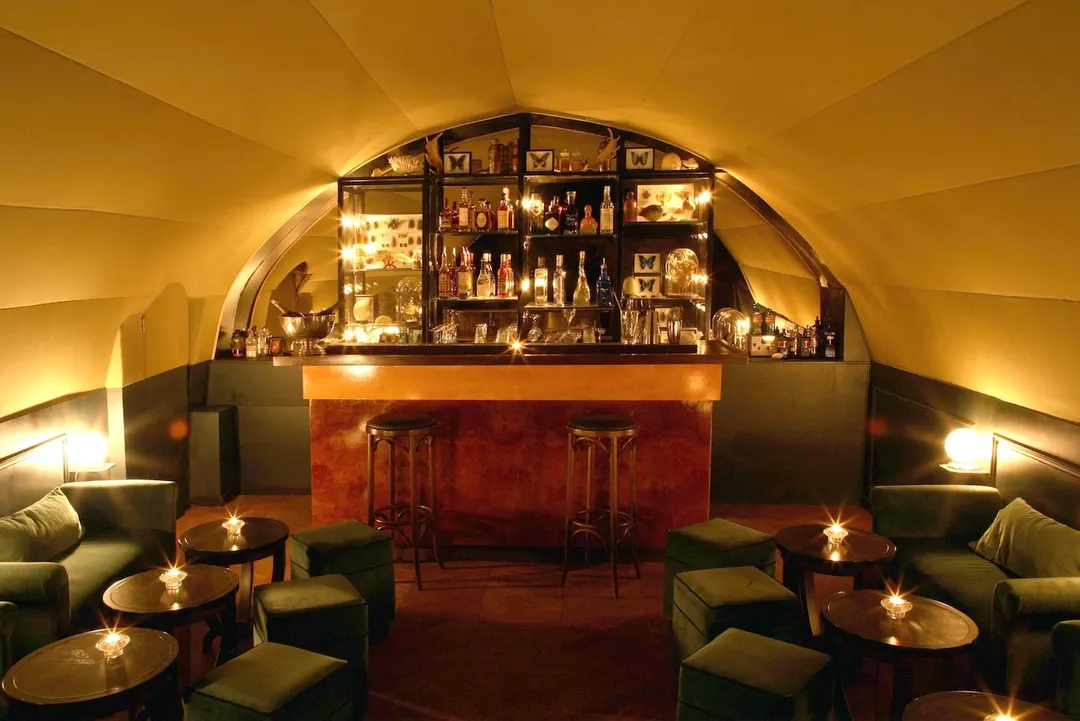 Curio Parlor Bar Paris