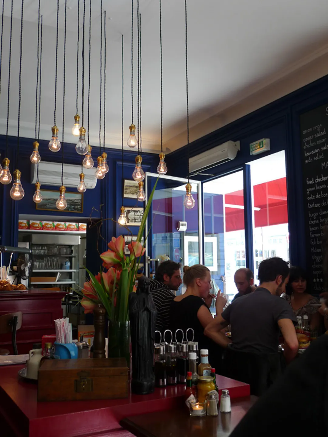 Hand Restaurant Paris