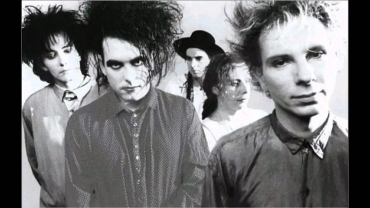 SUNDAY TRIBUTE // The Cure