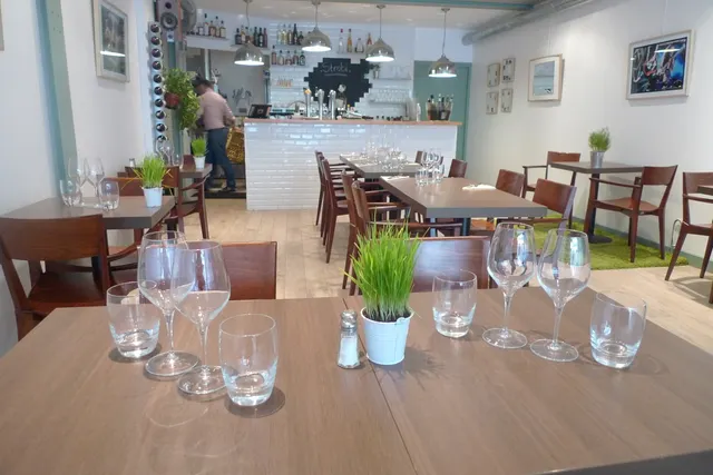 Strobi, le nouveau bistro voyageur du 17ème