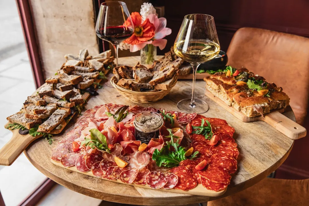 Baratruf Bar Restaurant Paris