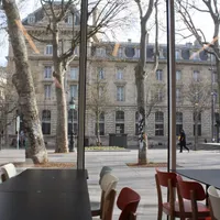 Café Fluctuat Nec Mergitur