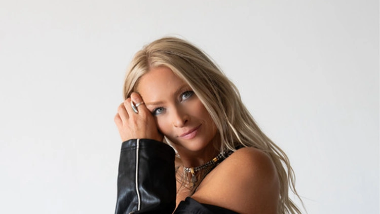 Stacked Pres: Maddy O'Neal (Calg)