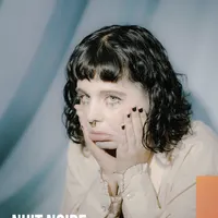 Vitrines Découvertes : Juliette Magnevasoa / La Pianiste Rouge – L'Estival