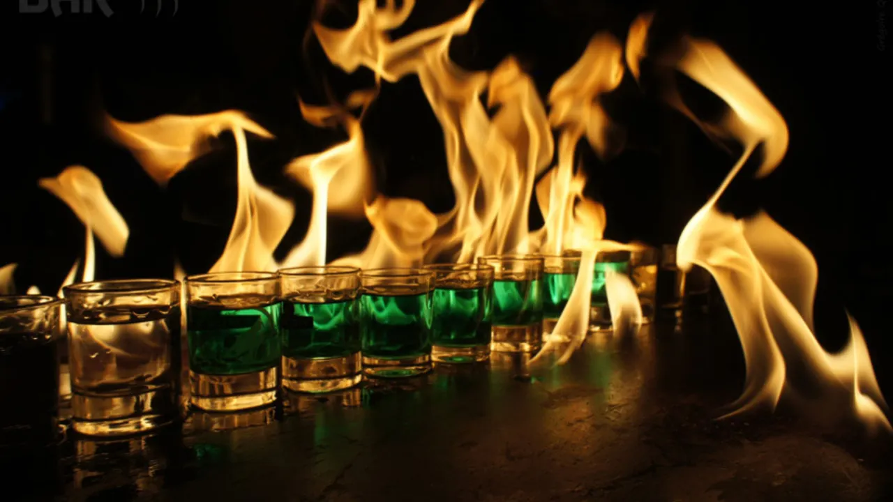 HAPPY HOURS 23H / BAR & CLUB UNTIL 7.00 AM