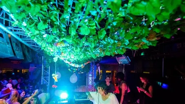 vendredis: la soiree des 30 ans et +....