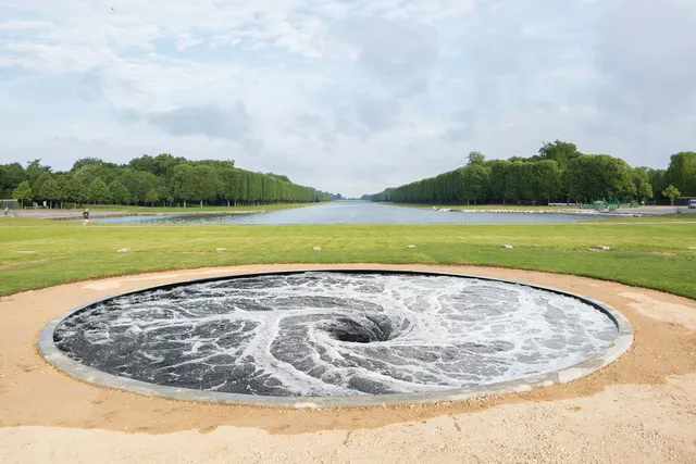 Anish Kapoor à Versailles : l'art contemporain couronné