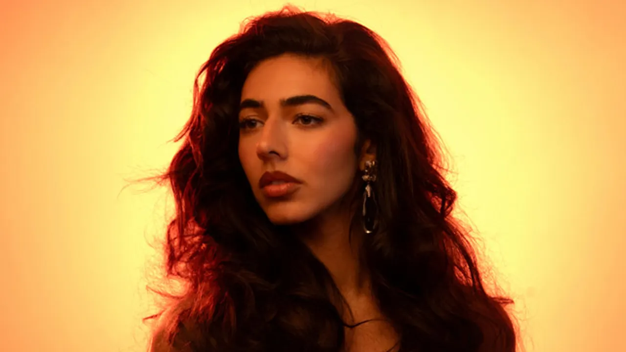 Izzy Escobar - Sunny in London