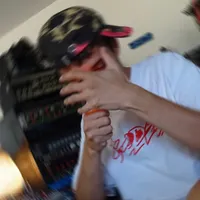 Hyas