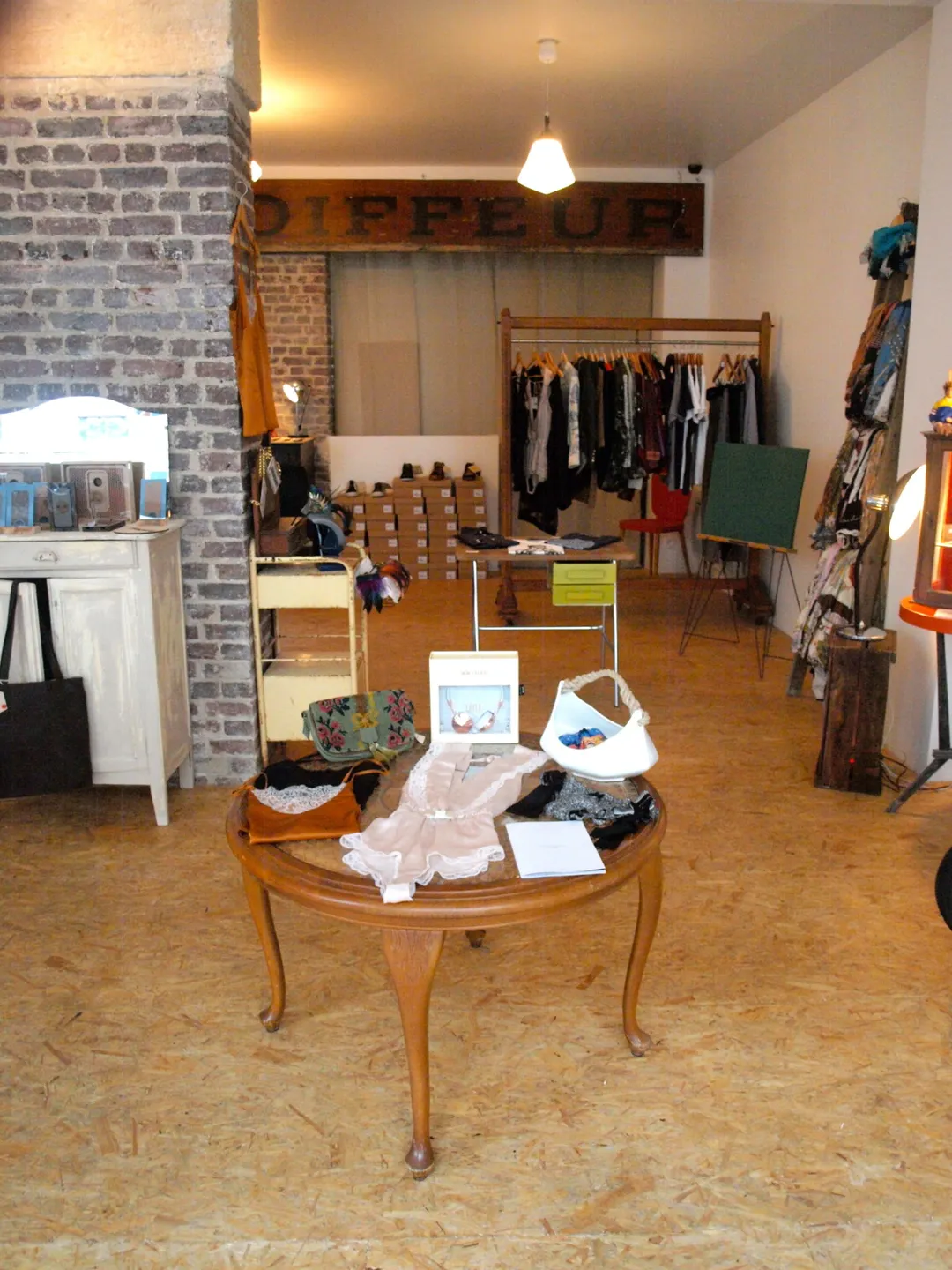 Mel, Mich & Martin Restaurant Galerie d'art Shop Paris