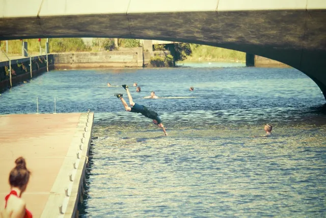 Insolite : comment se rafraîchir à Paris (sans sauter dans la Seine) ?