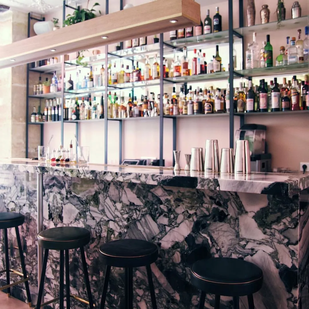 Bisou. Bar Paris