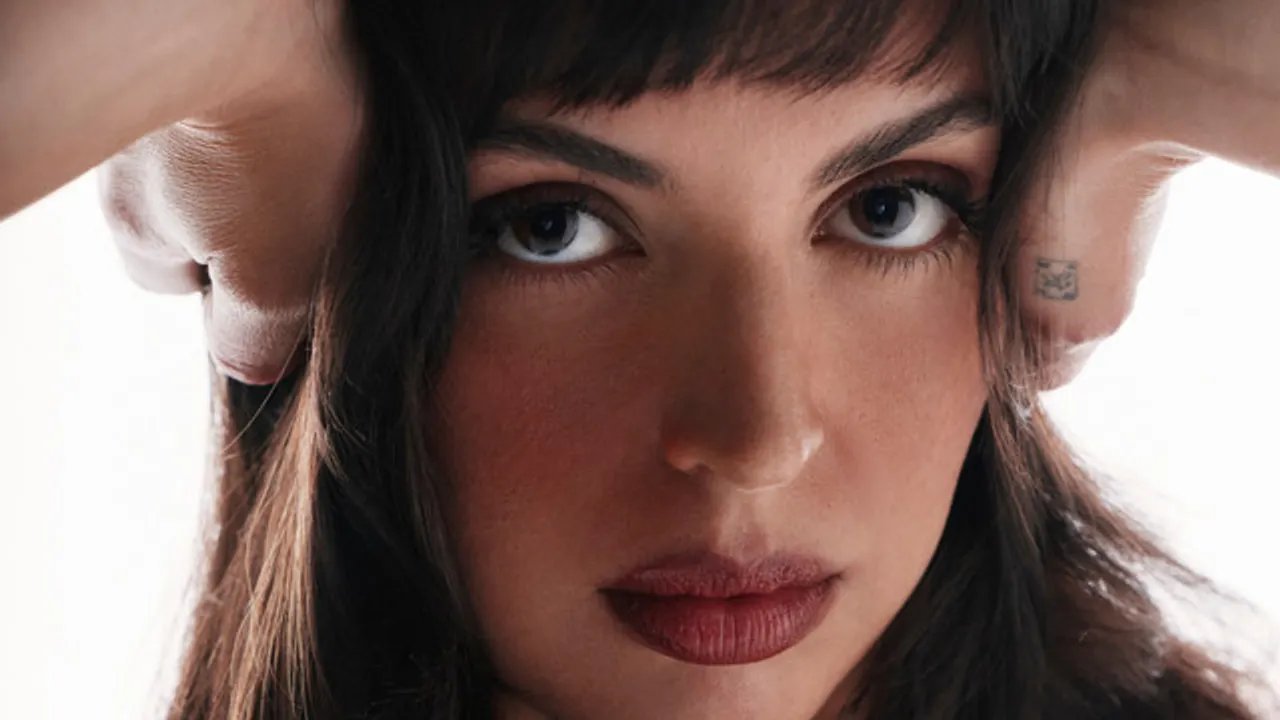 Rebecca Black « Exhibitionism on Tour »
