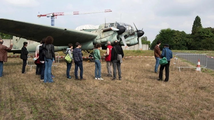 Visite des ateliers de restauration des avions du musée de l'Air et de l'Espace