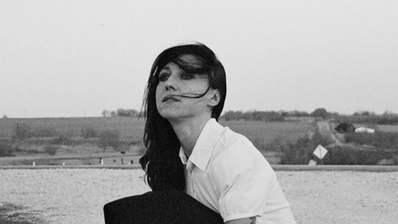 Lauren Lakis, Izzy Outerspace