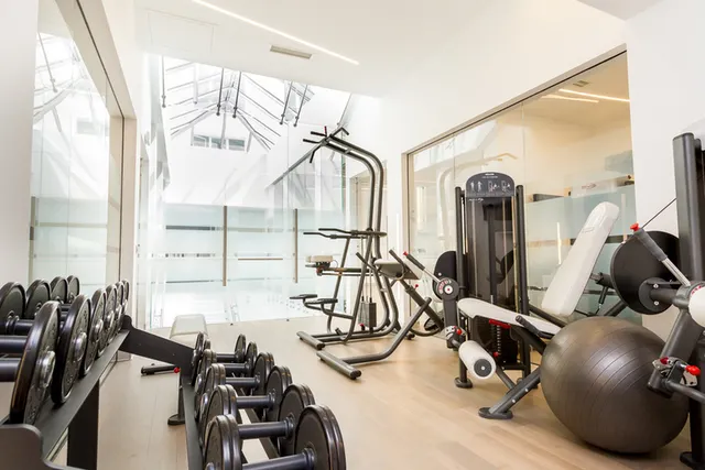 CWHITE : Stéphane Demouy se lance dans la gym haute couture