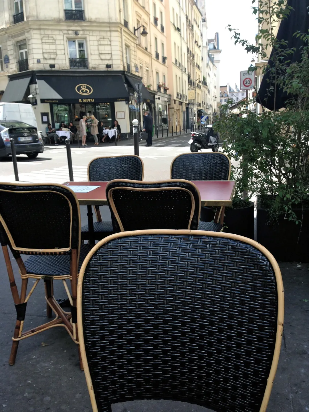 Le Hibou Restaurant Bar Paris